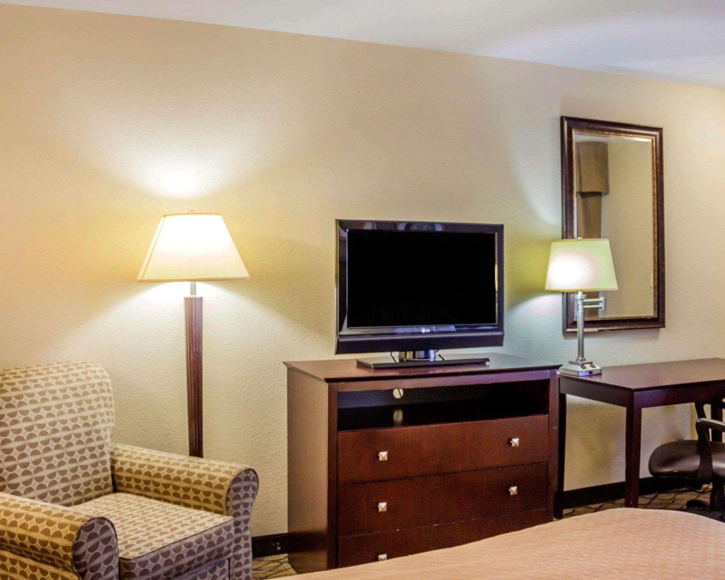 Quality Inn ווטרבורי מראה חיצוני תמונה