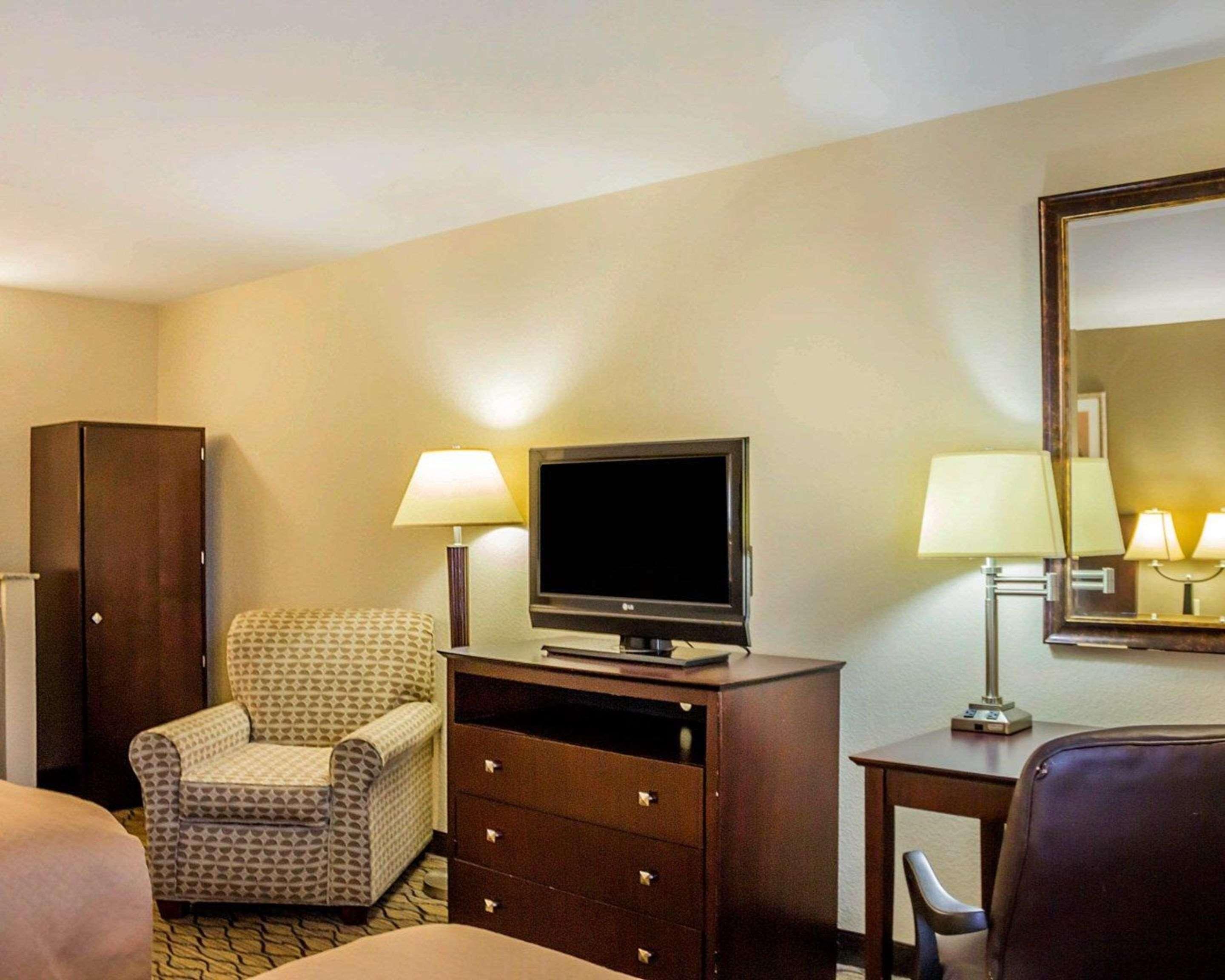 Quality Inn ווטרבורי מראה חיצוני תמונה