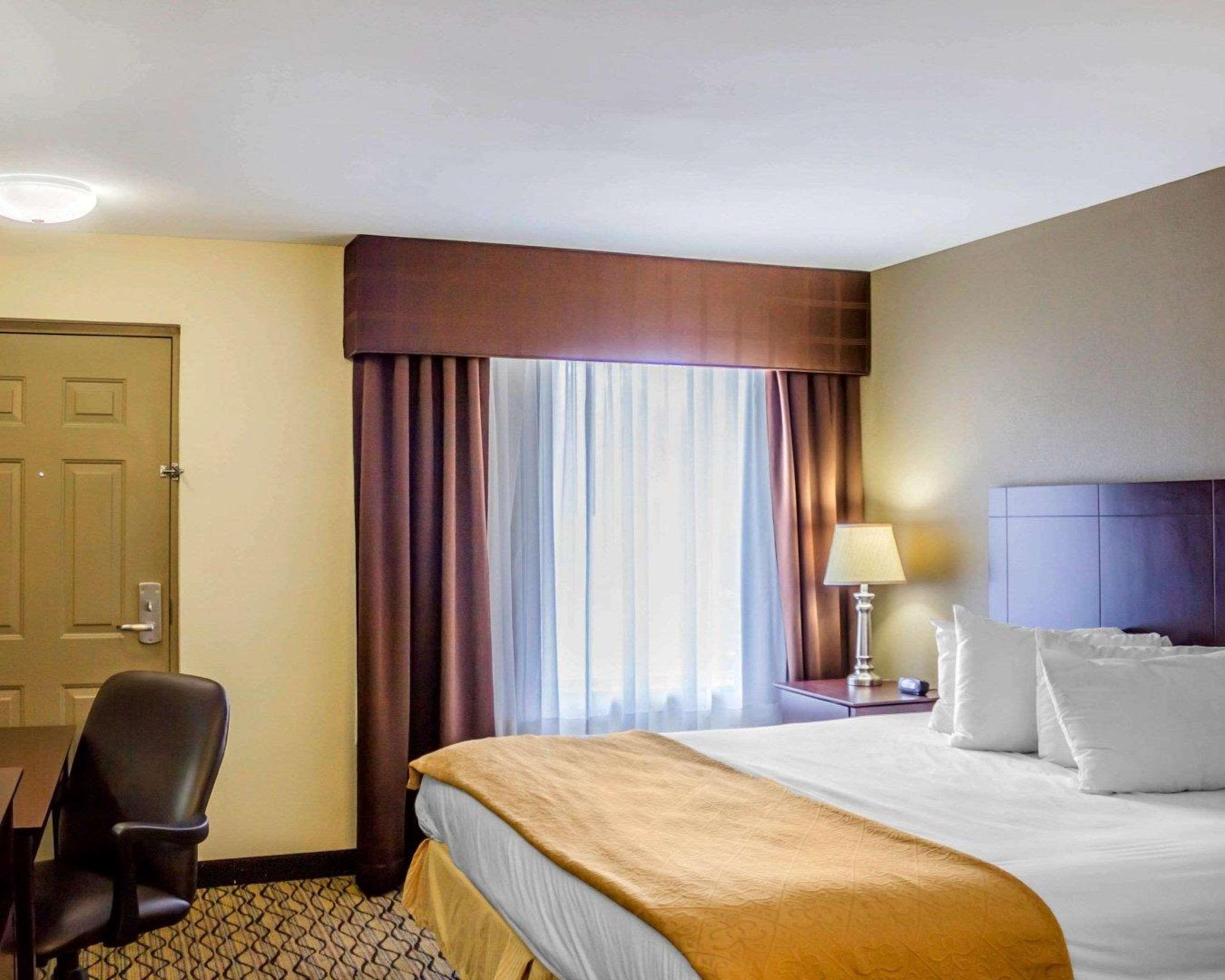 Quality Inn ווטרבורי מראה חיצוני תמונה