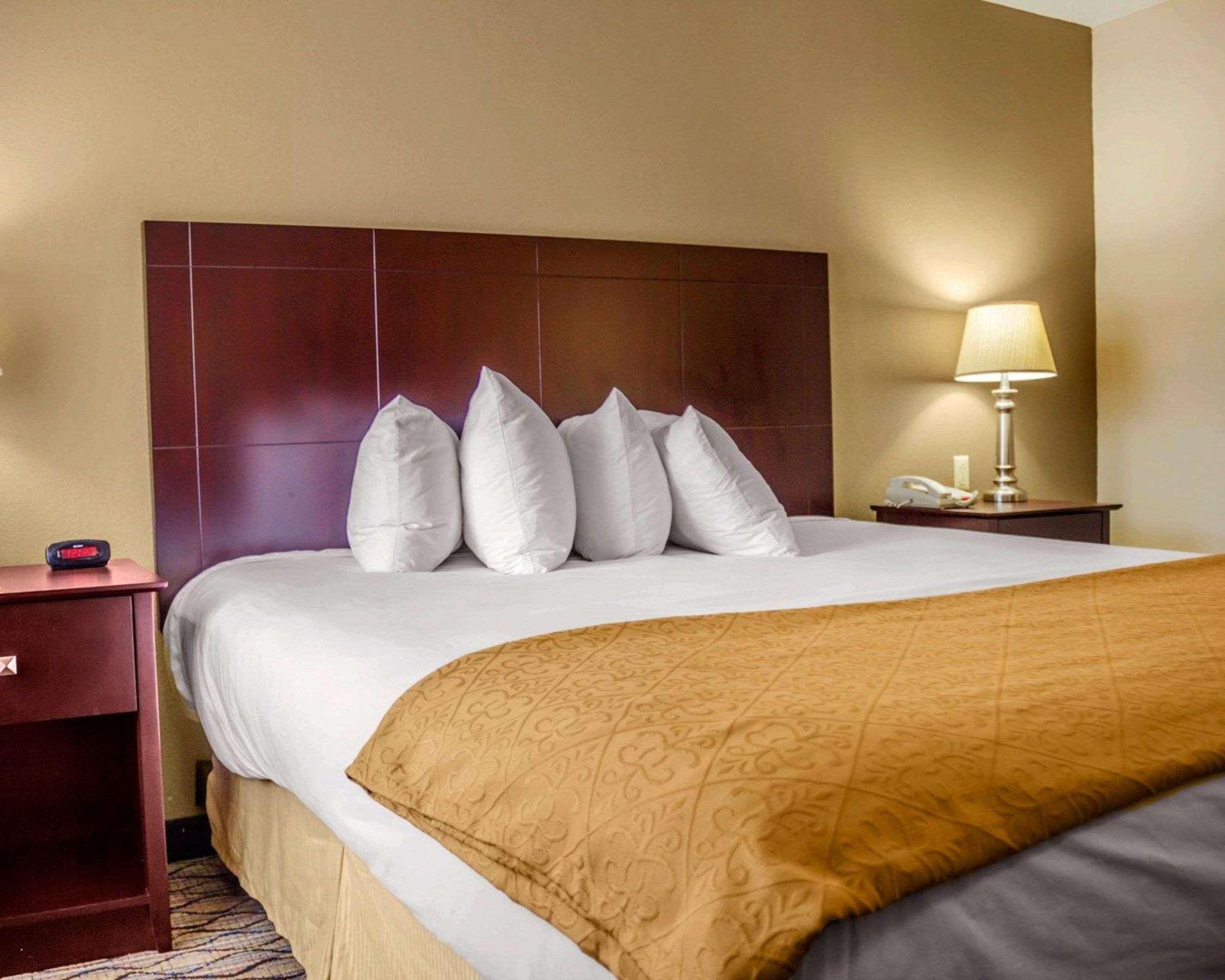 Quality Inn ווטרבורי מראה חיצוני תמונה