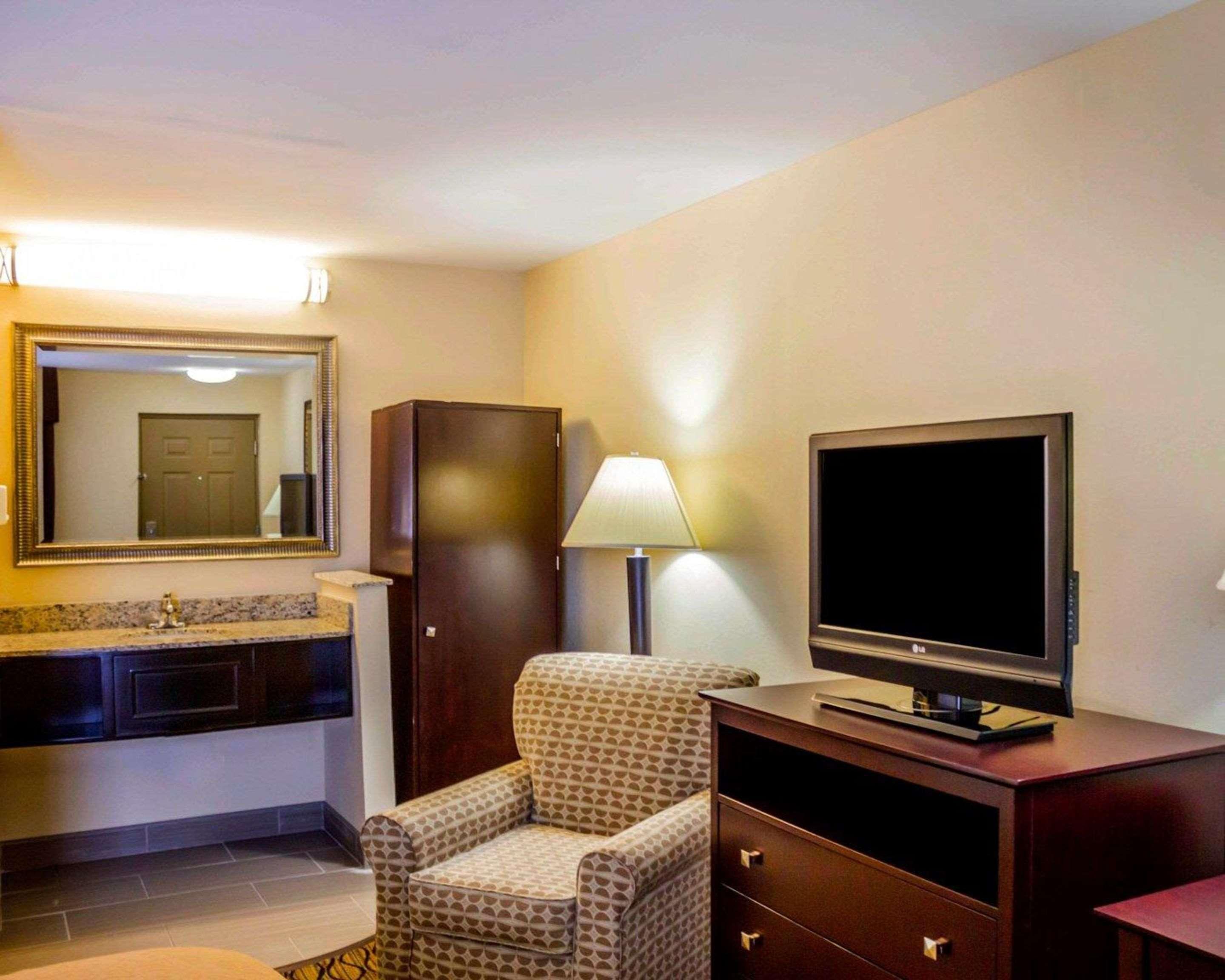 Quality Inn ווטרבורי מראה חיצוני תמונה