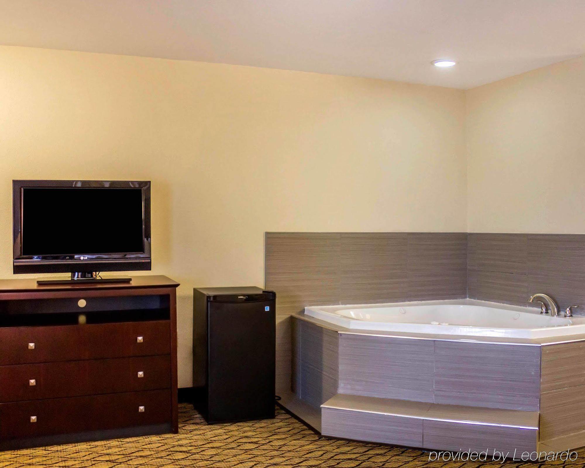 Quality Inn ווטרבורי מראה חיצוני תמונה