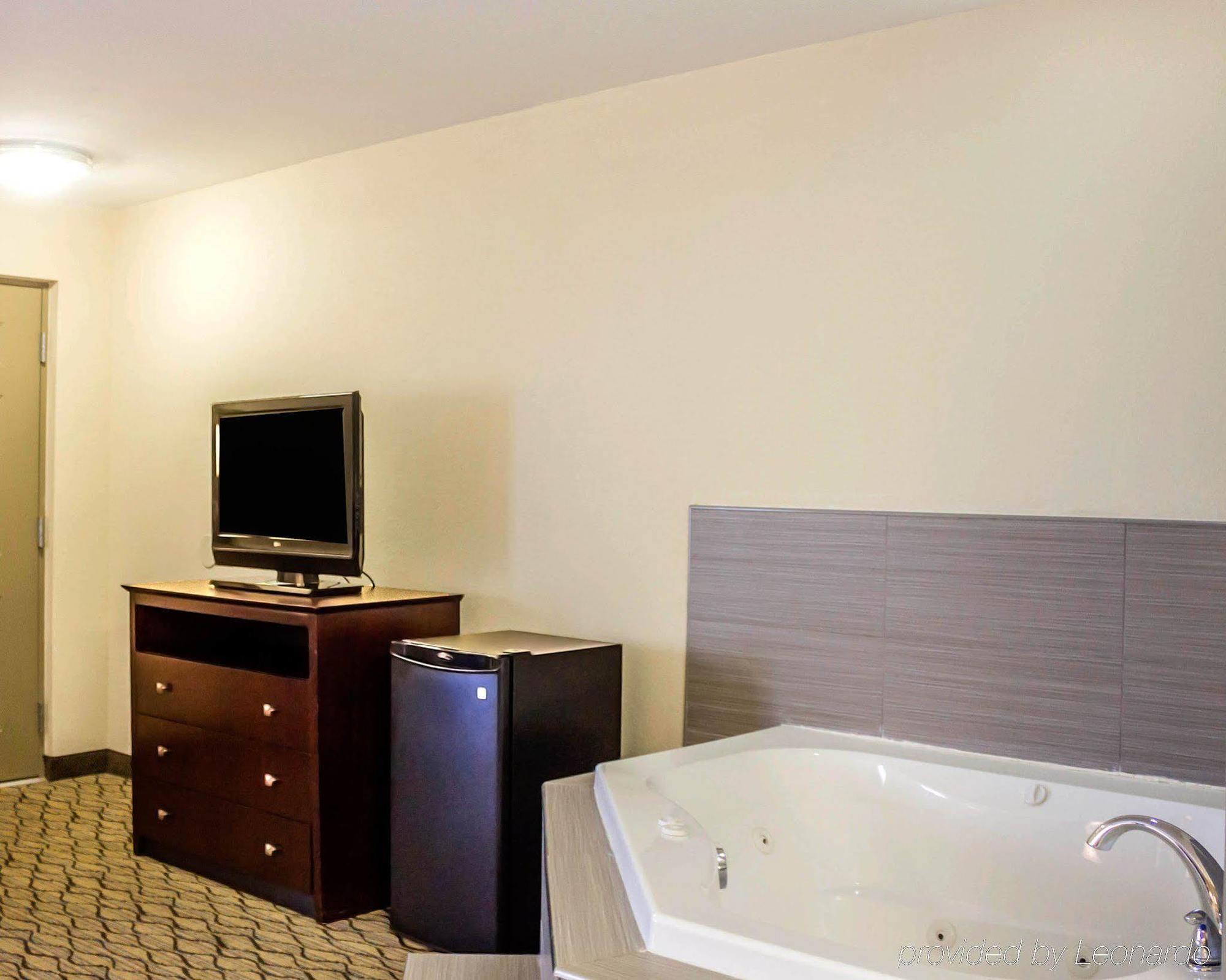 Quality Inn ווטרבורי מראה חיצוני תמונה