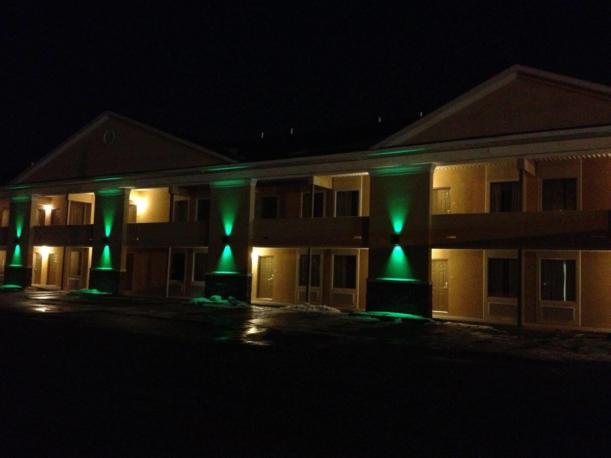 Quality Inn ווטרבורי מראה חיצוני תמונה